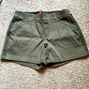 EUC Spanx Stretch Denim Twill Olive Green Shorts Size M.
